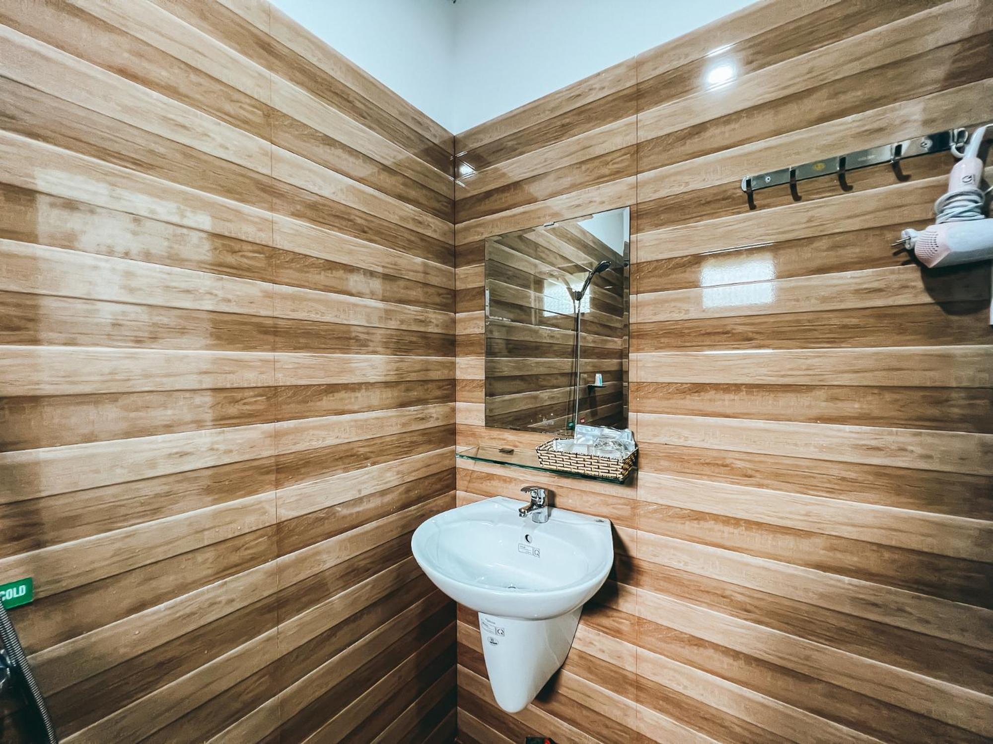 Bazan Home - Hotel & Bungalow Pleiku Szoba fotó