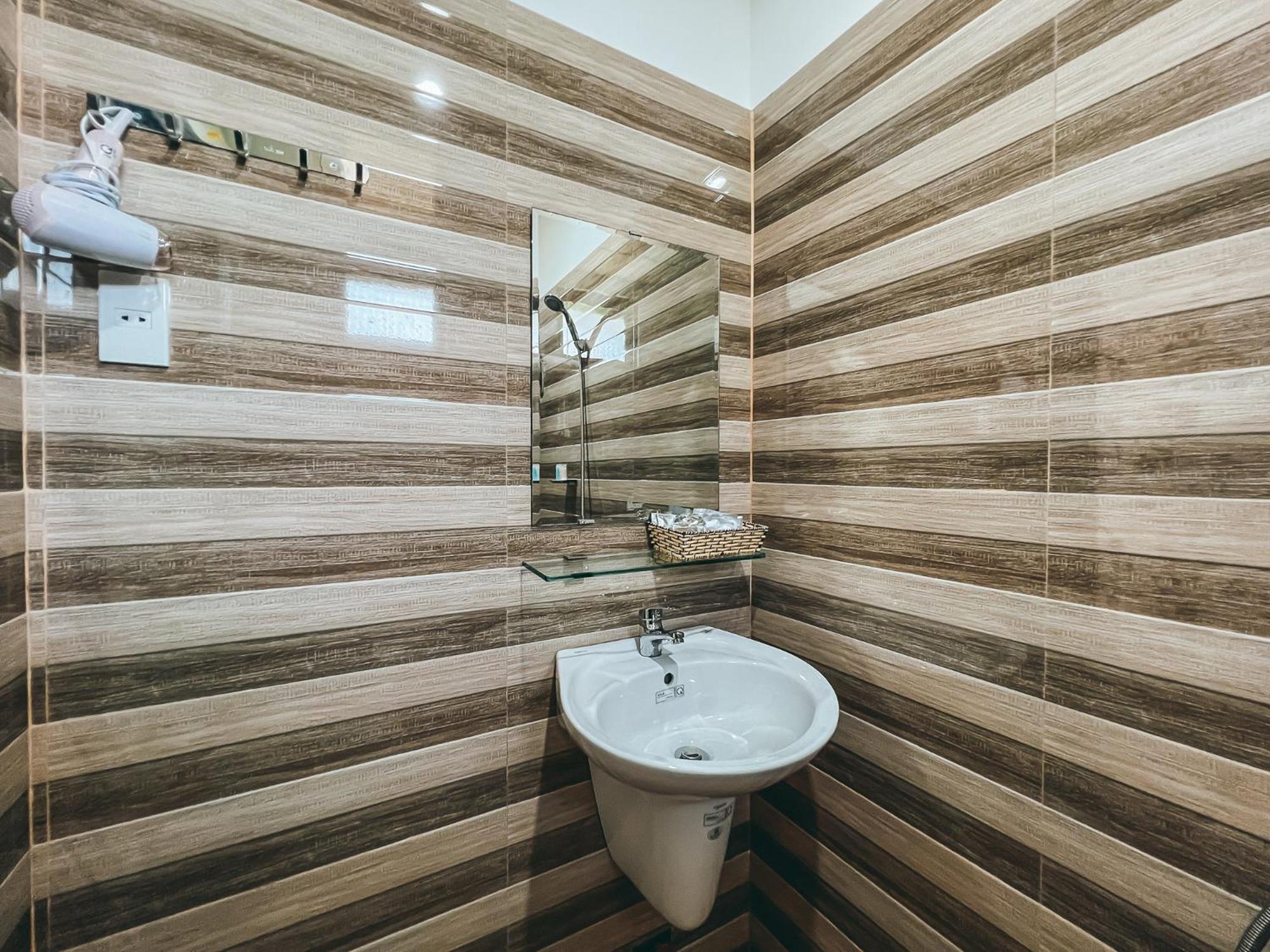Bazan Home - Hotel & Bungalow Pleiku Szoba fotó
