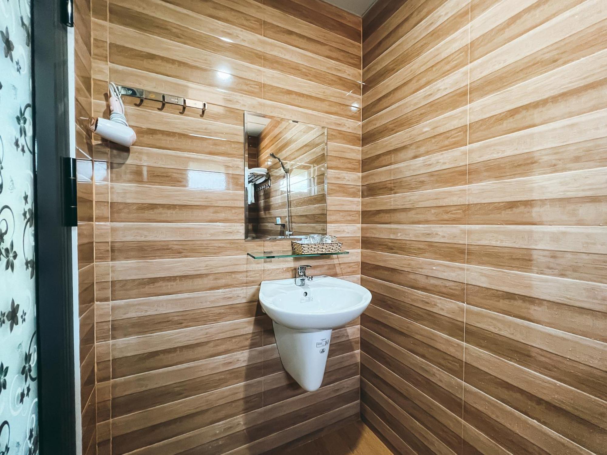 Bazan Home - Hotel & Bungalow Pleiku Szoba fotó