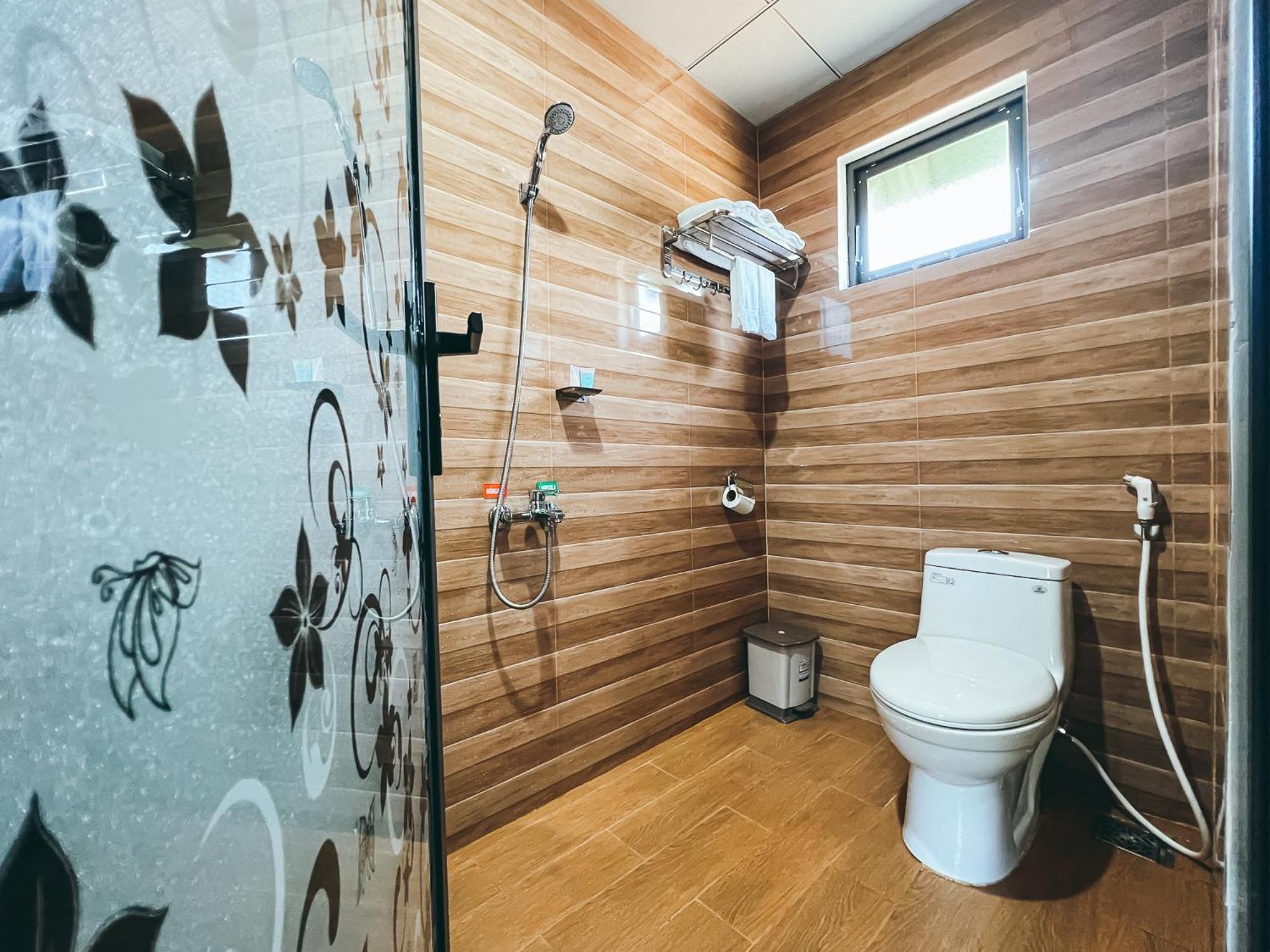Bazan Home - Hotel & Bungalow Pleiku Szoba fotó